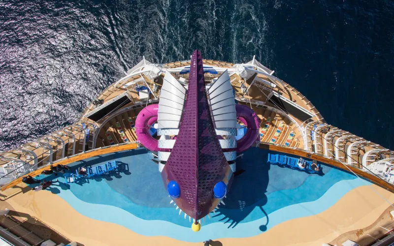 Сухая горка Ultimate Abyss Лайнера Symphony of the Seas