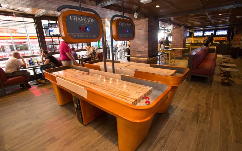 Спортивный бар Playmakers Sports Bar & Arcade Лайнера Symphony of the Seas