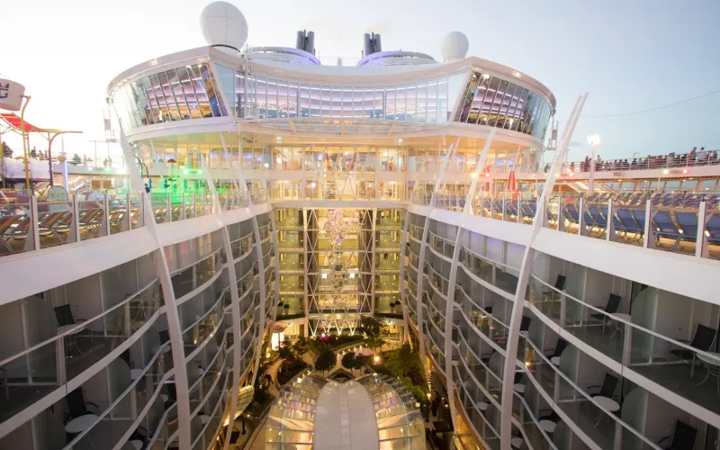 Центральный парк Лайнера Symphony of the Seas