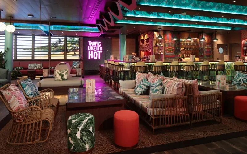 Tiki bar Лайнера Utopia Of The Seas