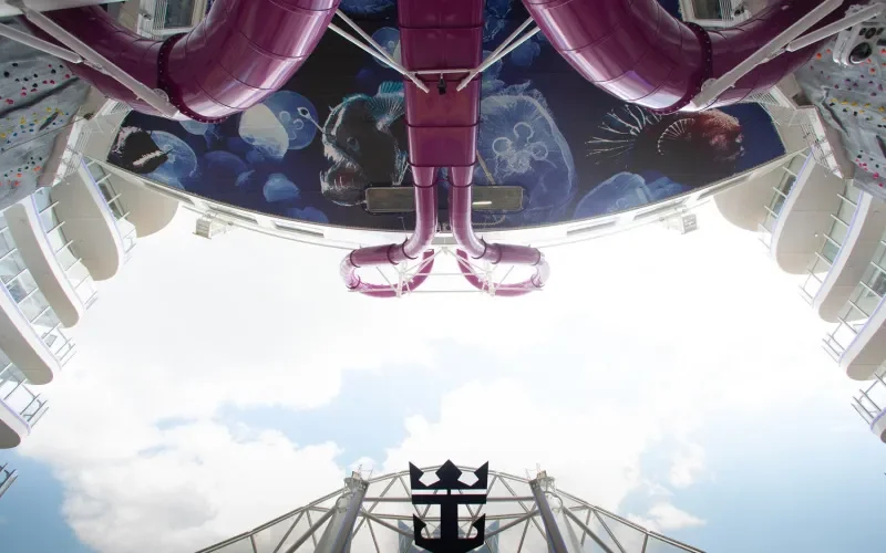 Сухая горка Ultimate Abyss Лайнера Utopia Of The Seas