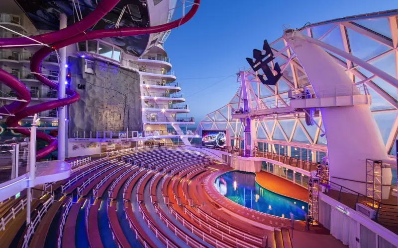 Театр AquaTheater Лайнера Wonder of the Seas