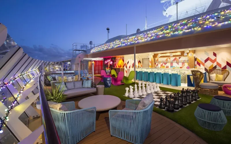 Кафе для подростков  Лайнера Wonder of the Seas