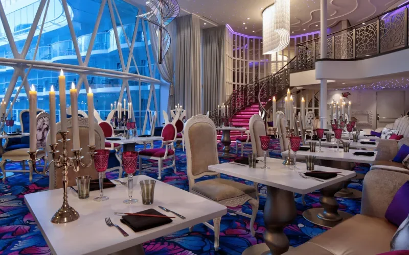 Ресторан Wonderland Лайнера Wonder of the Seas